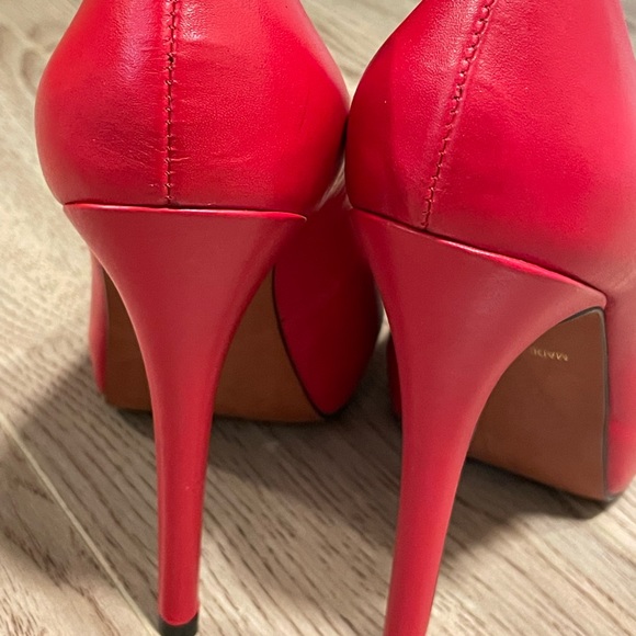 Red heels size 8.5 - Picture 3 of 5